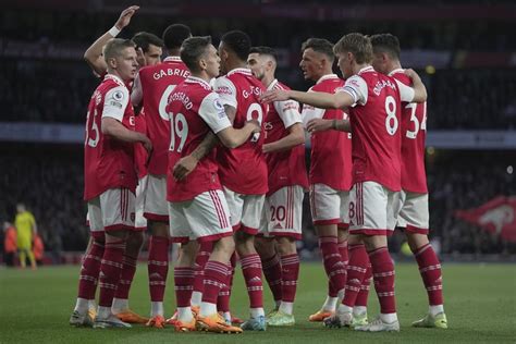 Arsenal stumbles in EPL title race to add to list of late-season collapses